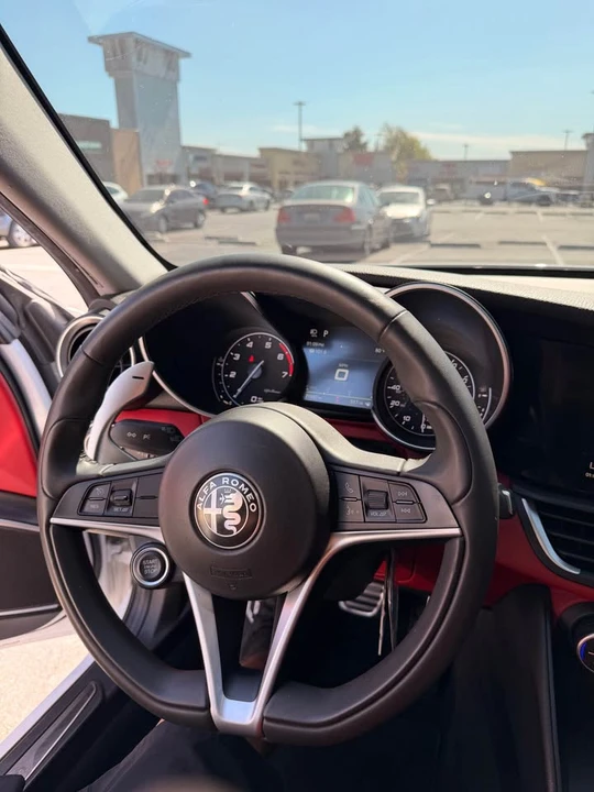 2019 Alfa Romeo Giulia - Image 7 of 11