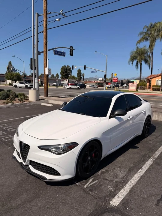 2019 Alfa Romeo Giulia - Image 2 of 11