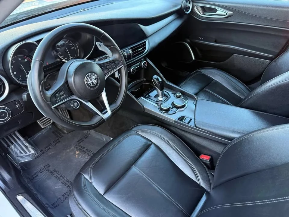 2019 Alfa Romeo Giulia - Image 11 of 20