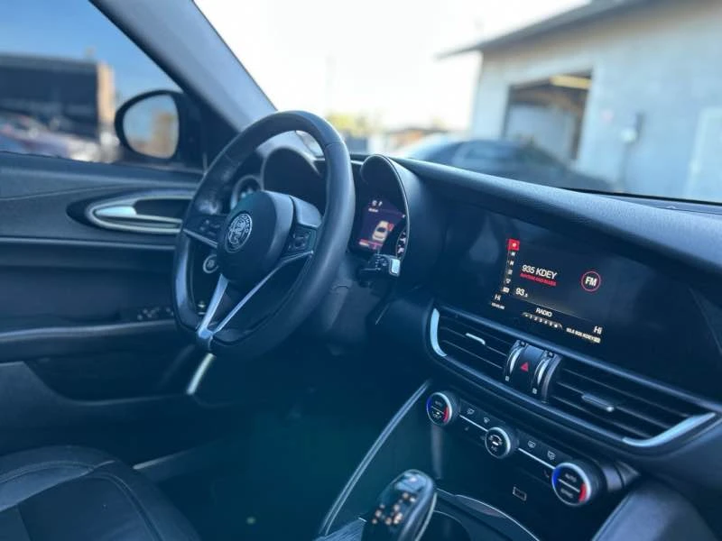 2019 Alfa Romeo Giulia - Image 9 of 11