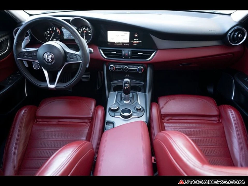 2019 Alfa Romeo Giulia - Image 16 of 20