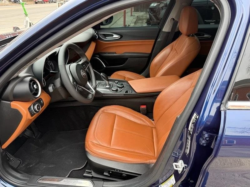2019 Alfa Romeo Giulia - Image 15 of 20