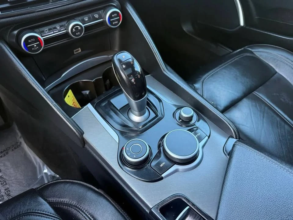 2019 Alfa Romeo Giulia - Image 14 of 20