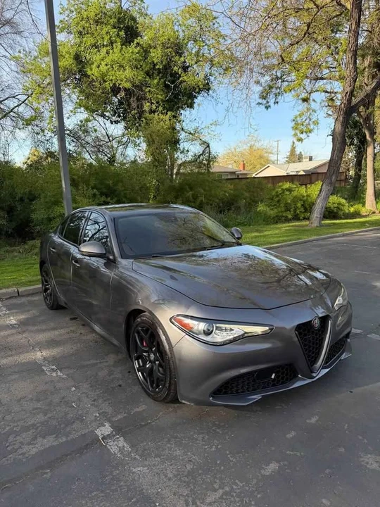2019 Alfa Romeo Giulia - Image 5 of 10