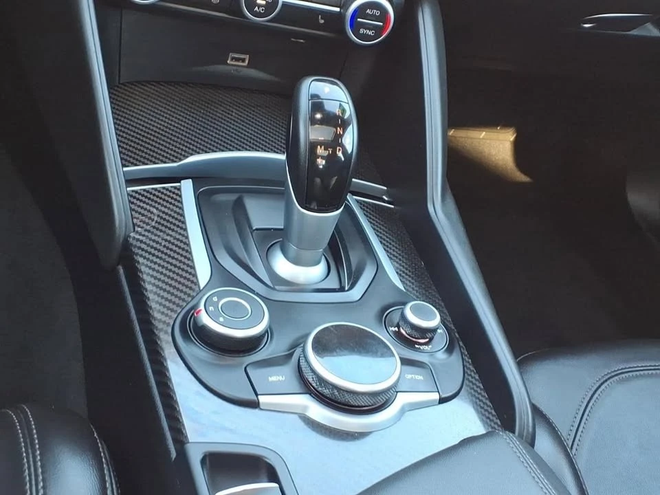 2019 Alfa Romeo Giulia - Image 19 of 20