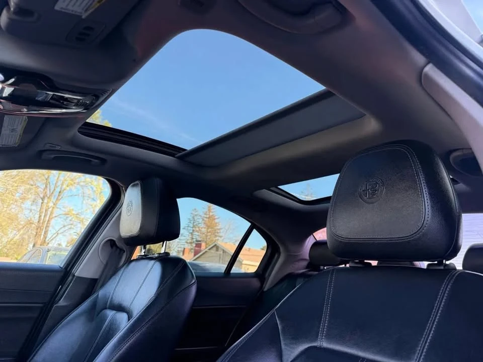 2019 Alfa Romeo Giulia - Image 13 of 20