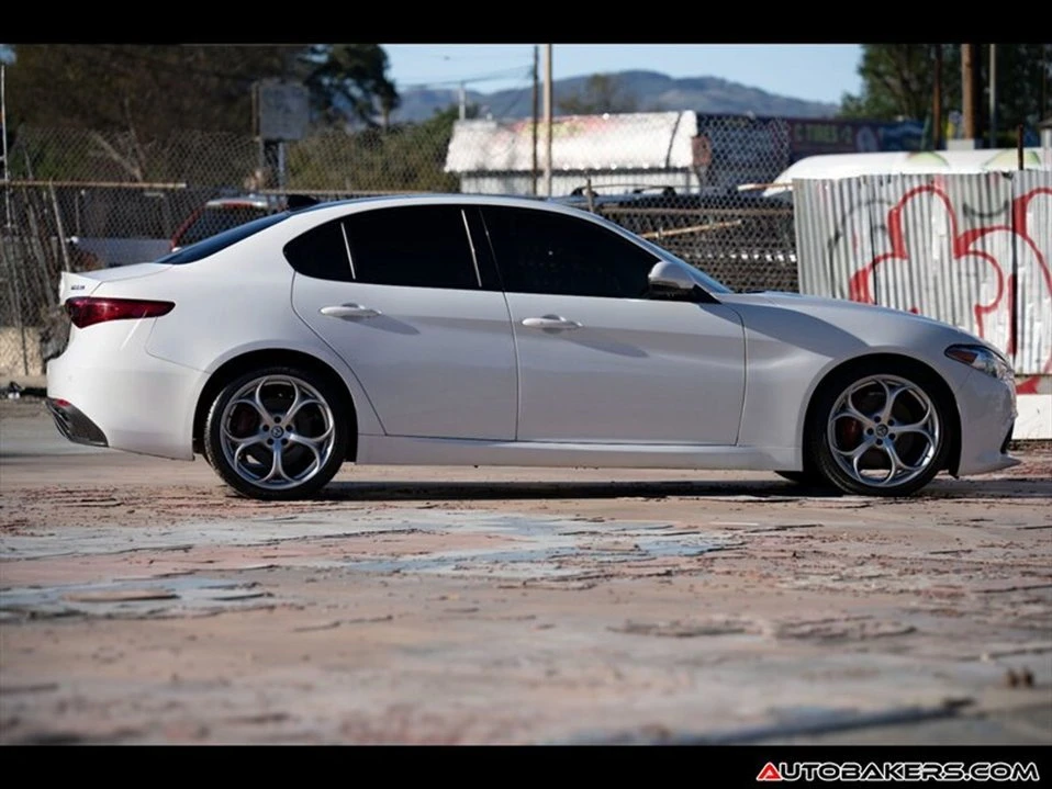 2019 Alfa Romeo Giulia - Image 10 of 20