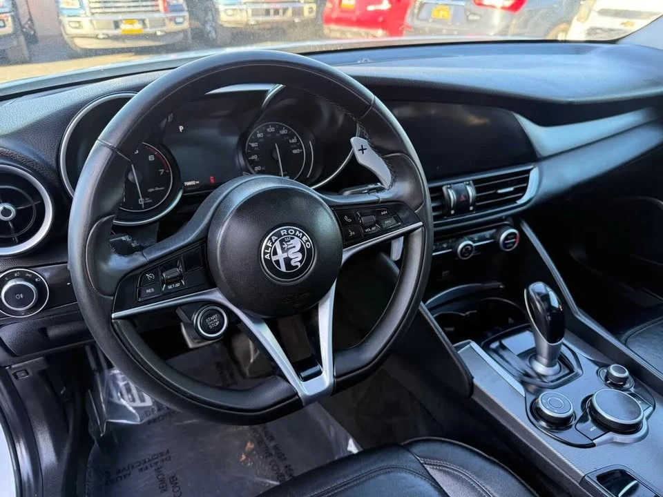 2019 Alfa Romeo Giulia - Image 10 of 20