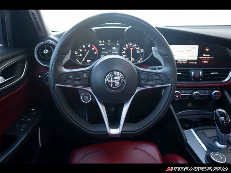 2019 Alfa Romeo Giulia - Image 14 of 20