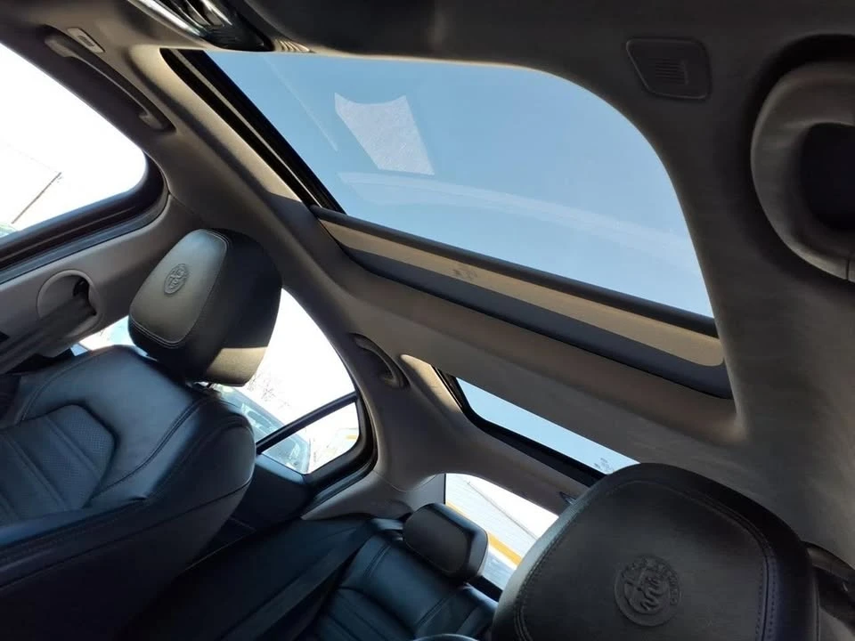 2019 Alfa Romeo Giulia - Image 14 of 20