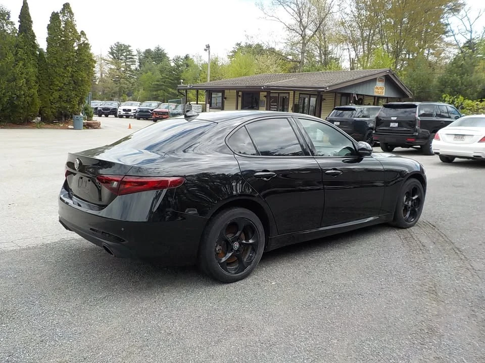 2019 Alfa Romeo Giulia - Image 6 of 15