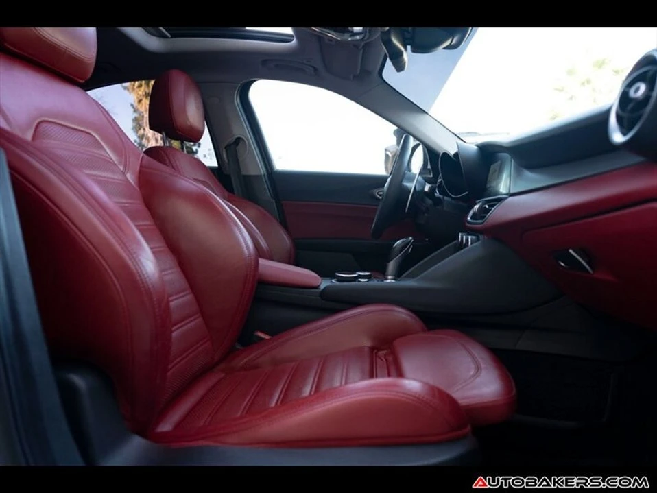 2019 Alfa Romeo Giulia - Image 17 of 20