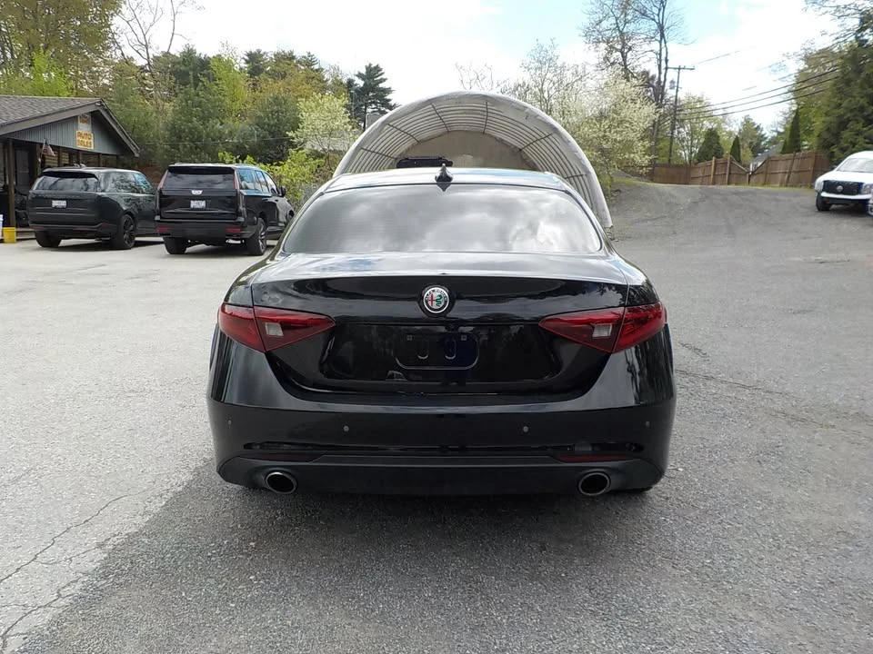 2019 Alfa Romeo Giulia - Image 5 of 15