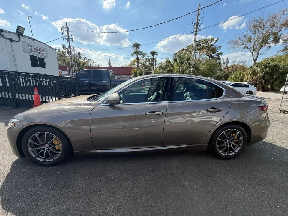 2019 Alfa Romeo Giulia - Image 8 of 14