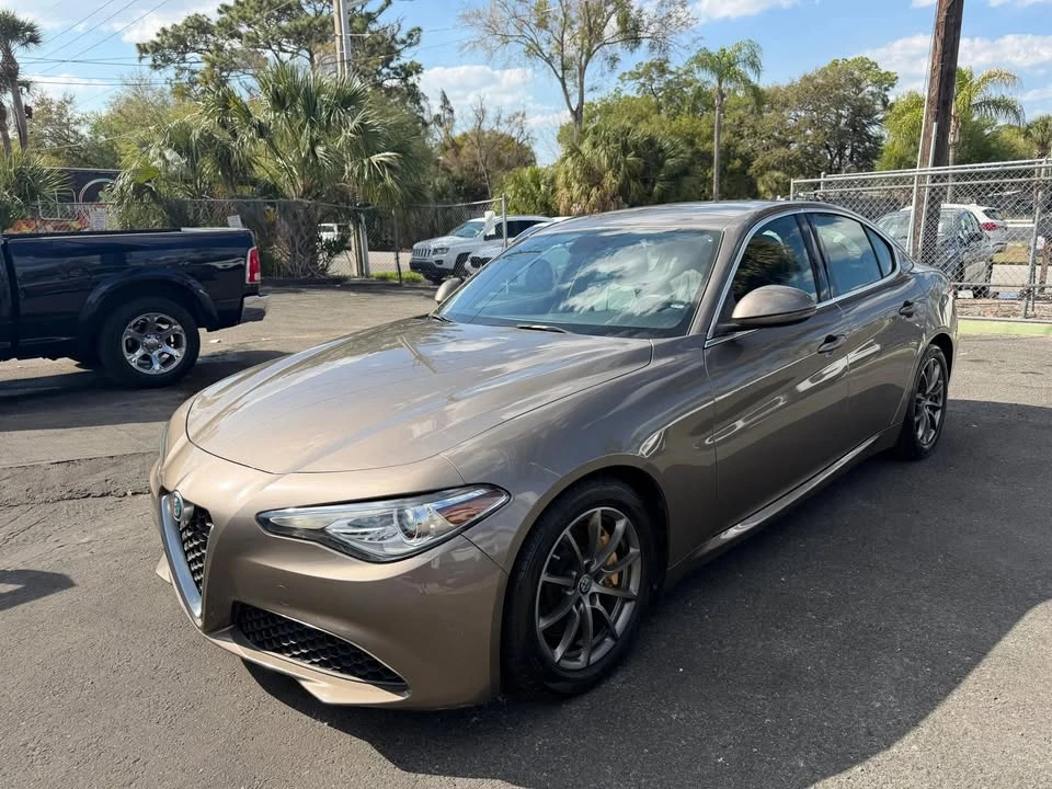 2019 Alfa Romeo Giulia - Image 7 of 14