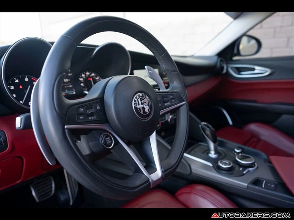 2019 Alfa Romeo Giulia - Image 13 of 20