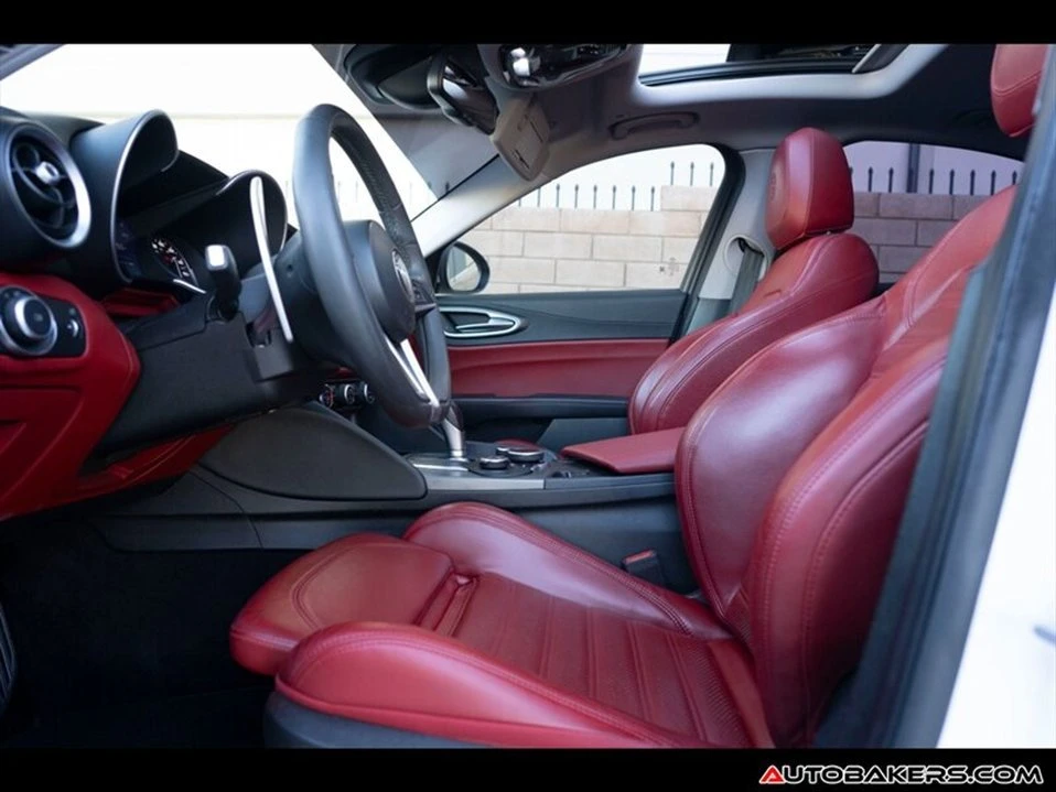 2019 Alfa Romeo Giulia - Image 15 of 20