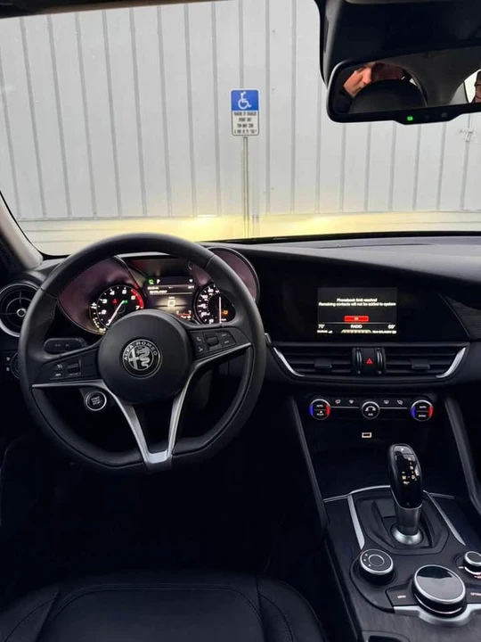 2019 Alfa Romeo Giulia - Image 9 of 14