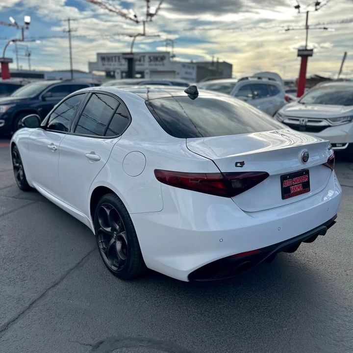 2019 Alfa Romeo Giulia - Image 5 of 15