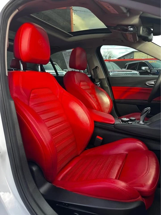 2019 Alfa Romeo Giulia - Image 13 of 15