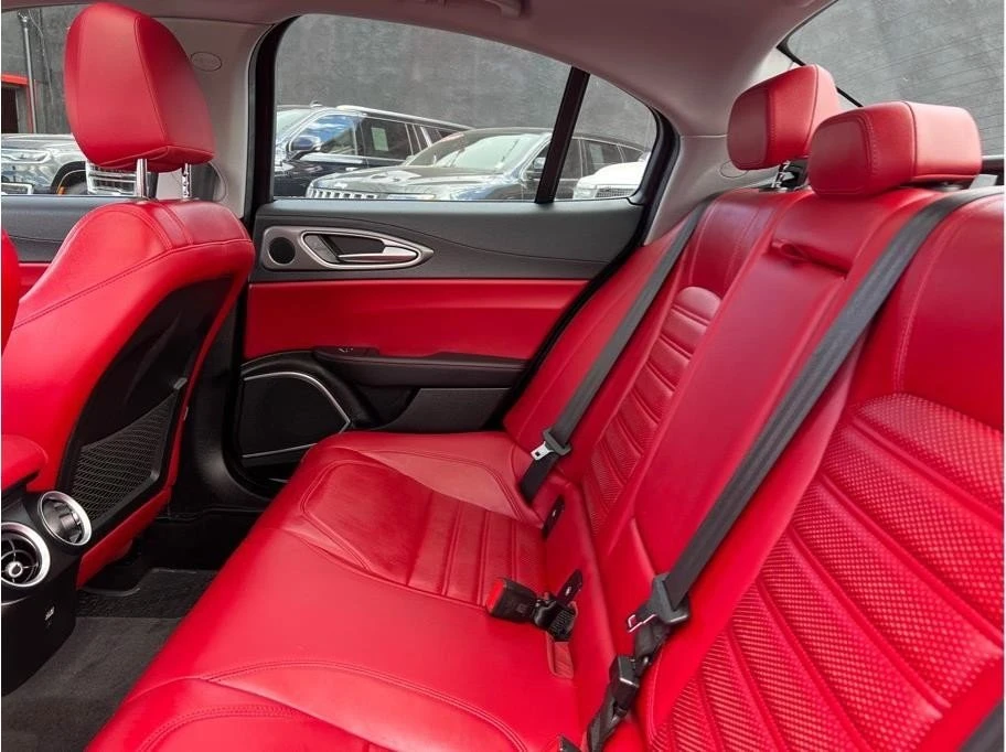 2019 Alfa Romeo Giulia - Image 13 of 20
