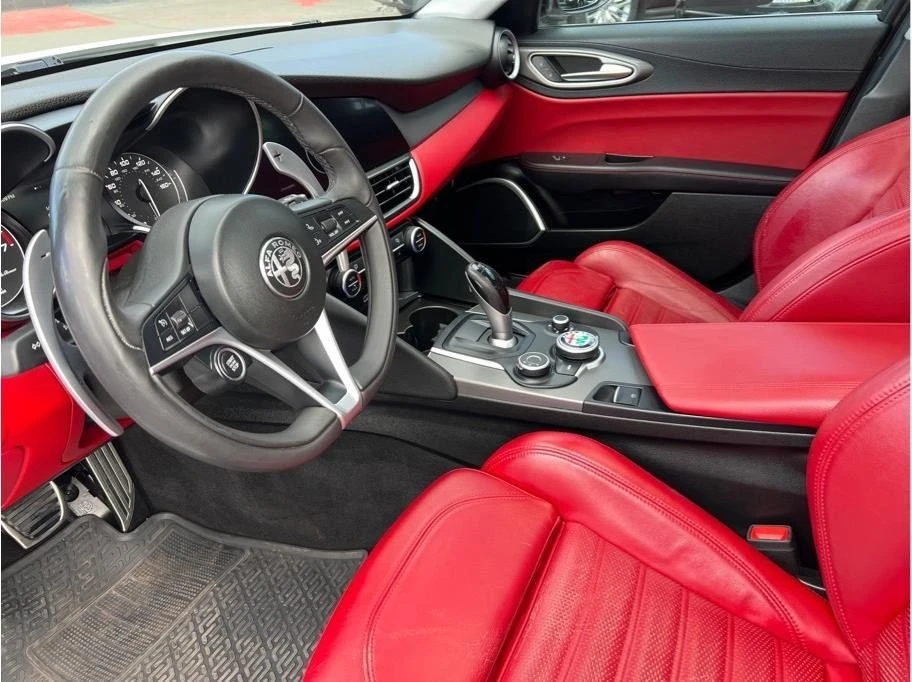 2019 Alfa Romeo Giulia - Image 10 of 20