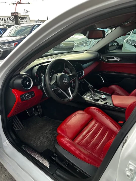 2019 Alfa Romeo Giulia - Image 10 of 15
