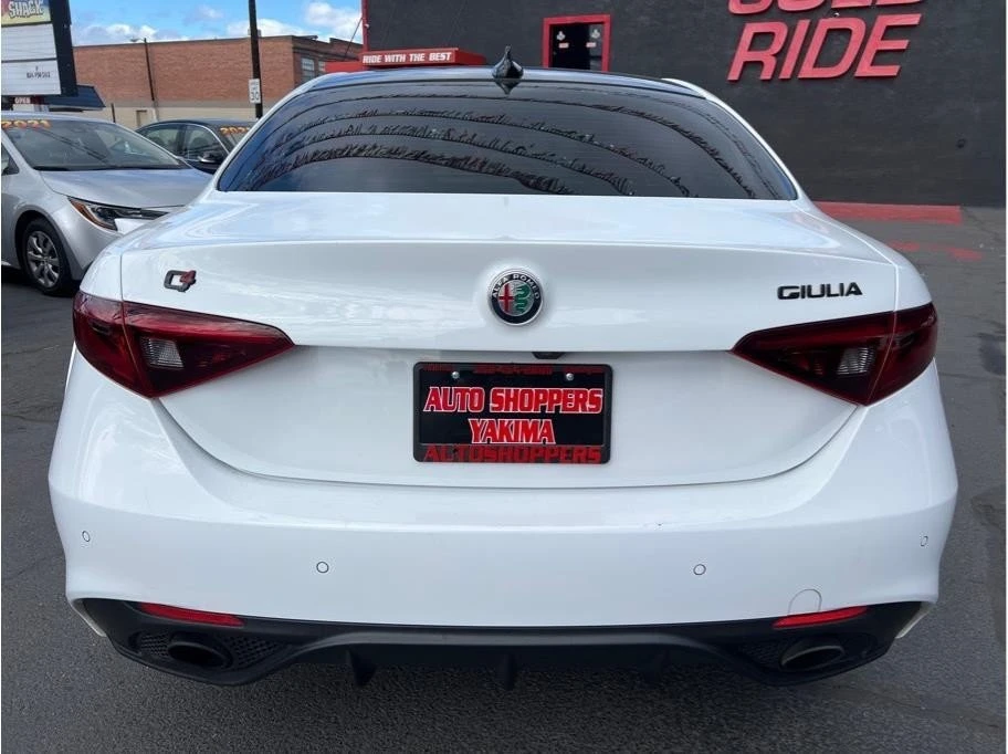 2019 Alfa Romeo Giulia - Image 6 of 20