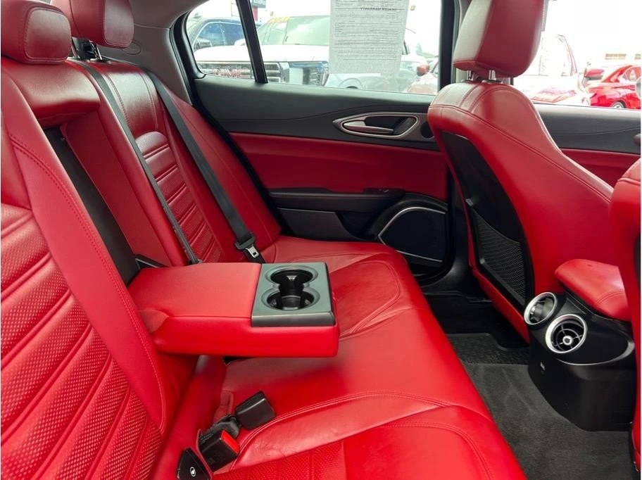 2019 Alfa Romeo Giulia - Image 16 of 20