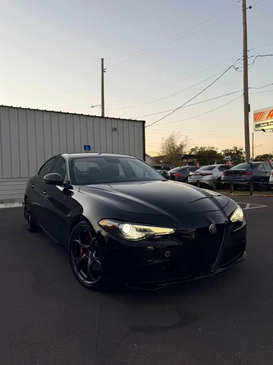 2019 Alfa Romeo Giulia - Image 5 of 14