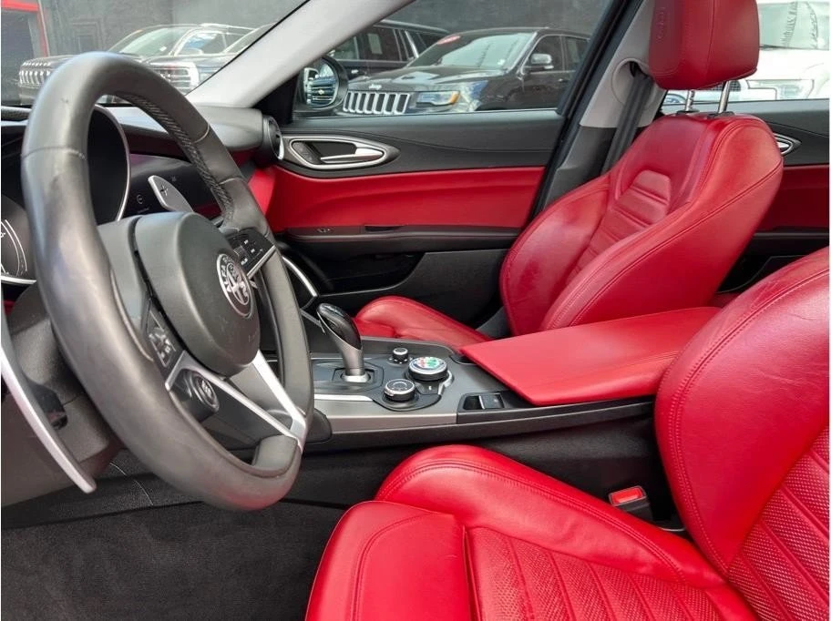 2019 Alfa Romeo Giulia - Image 11 of 20