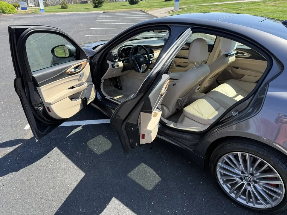 2019 Alfa Romeo Giulia - Image 2 of 8