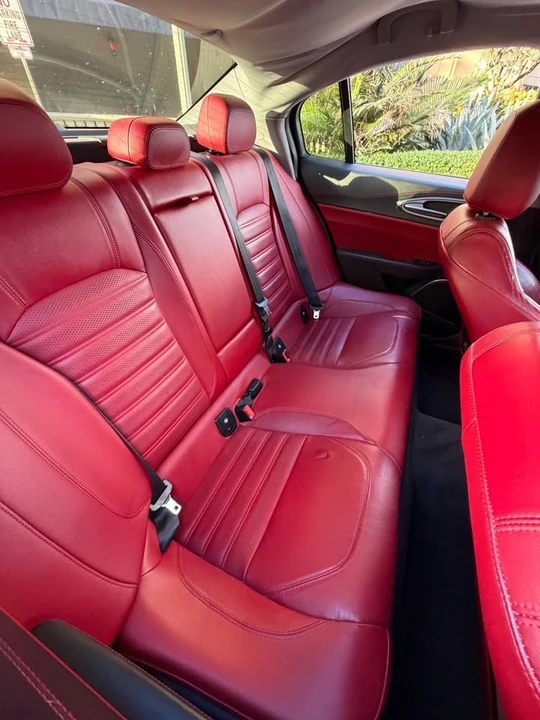 2019 Alfa Romeo Giulia - Image 13 of 15