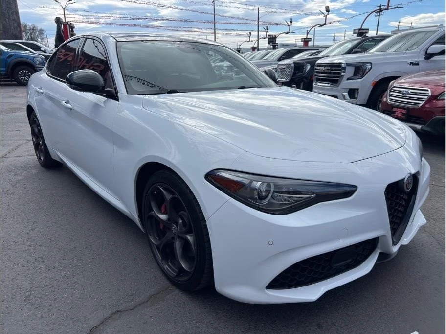 2019 Alfa Romeo Giulia - Image 9 of 20