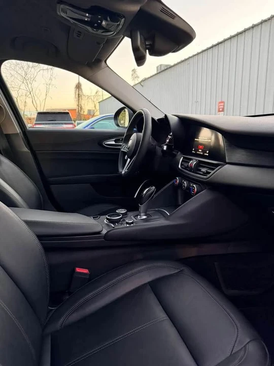 2019 Alfa Romeo Giulia - Image 14 of 14