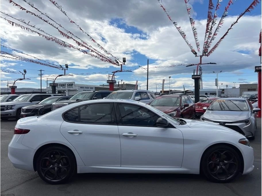 2019 Alfa Romeo Giulia - Image 8 of 20