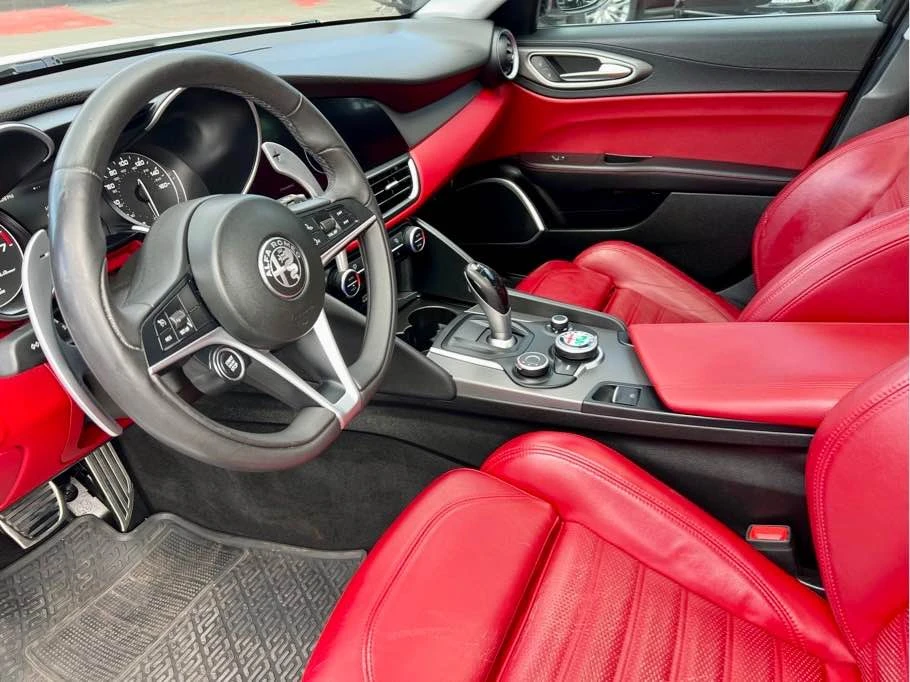 2019 Alfa Romeo Giulia - Image 8 of 13