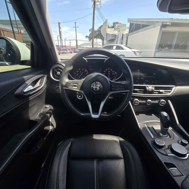 2019 Alfa Romeo Giulia - Image 6 of 15