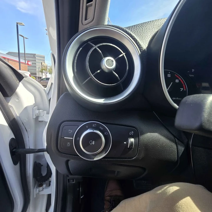 2019 Alfa Romeo Giulia - Image 9 of 15