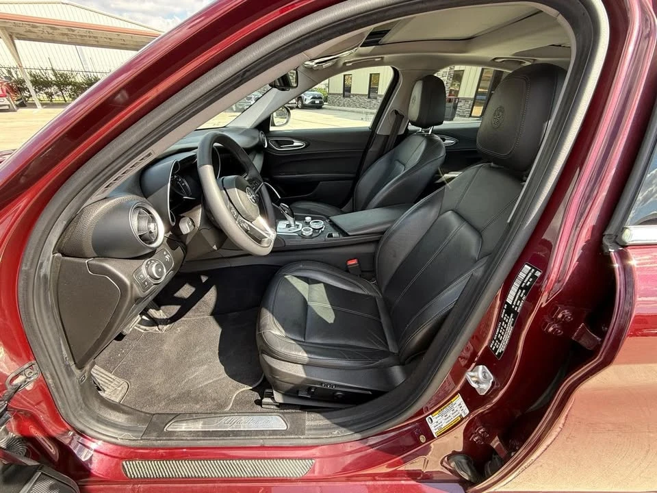 2019 Alfa Romeo Giulia - Image 9 of 17