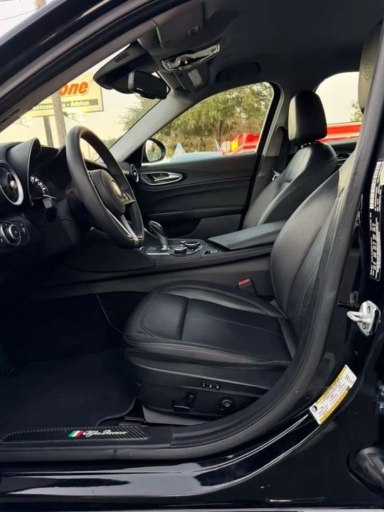 2019 Alfa Romeo Giulia - Image 8 of 15