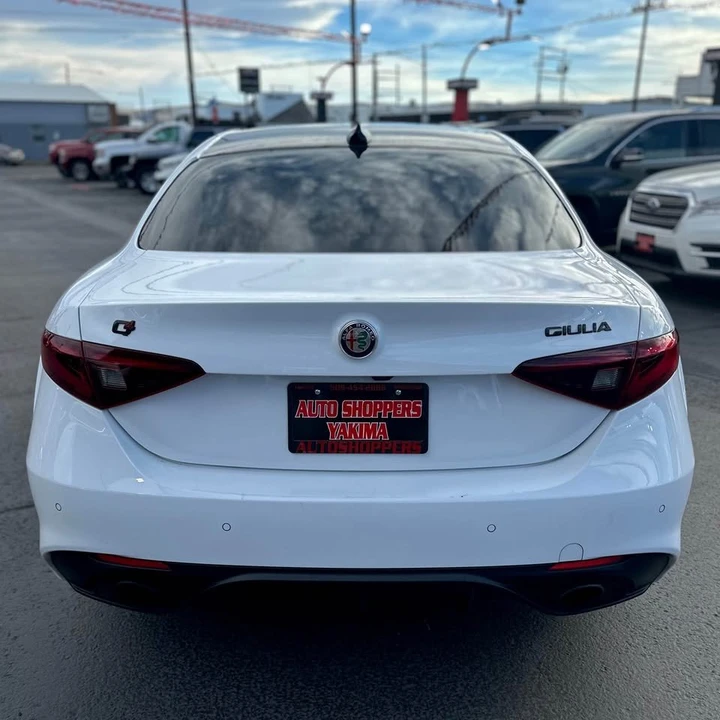 2019 Alfa Romeo Giulia - Image 6 of 15