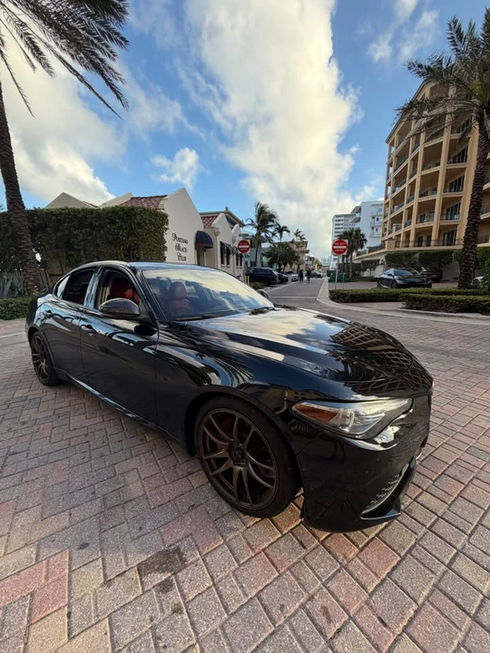 2019 Alfa Romeo Giulia - Image 5 of 15