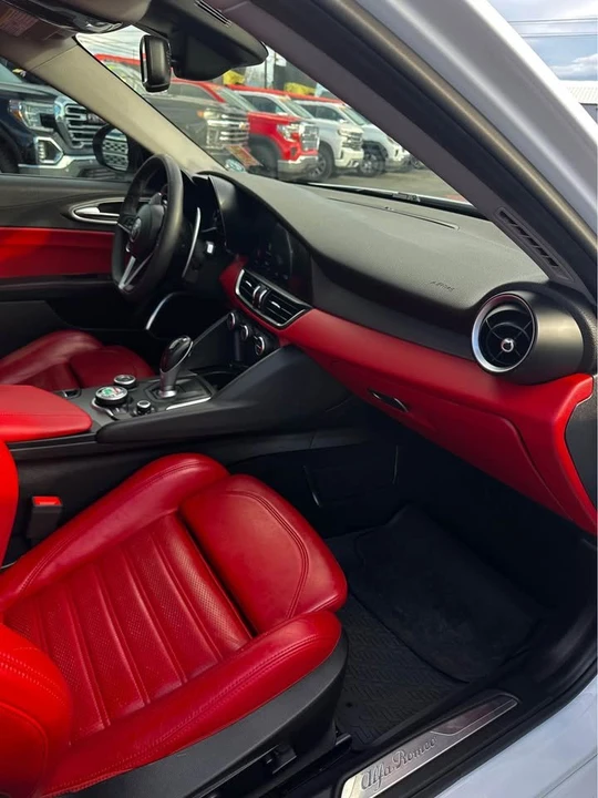 2019 Alfa Romeo Giulia - Image 12 of 15