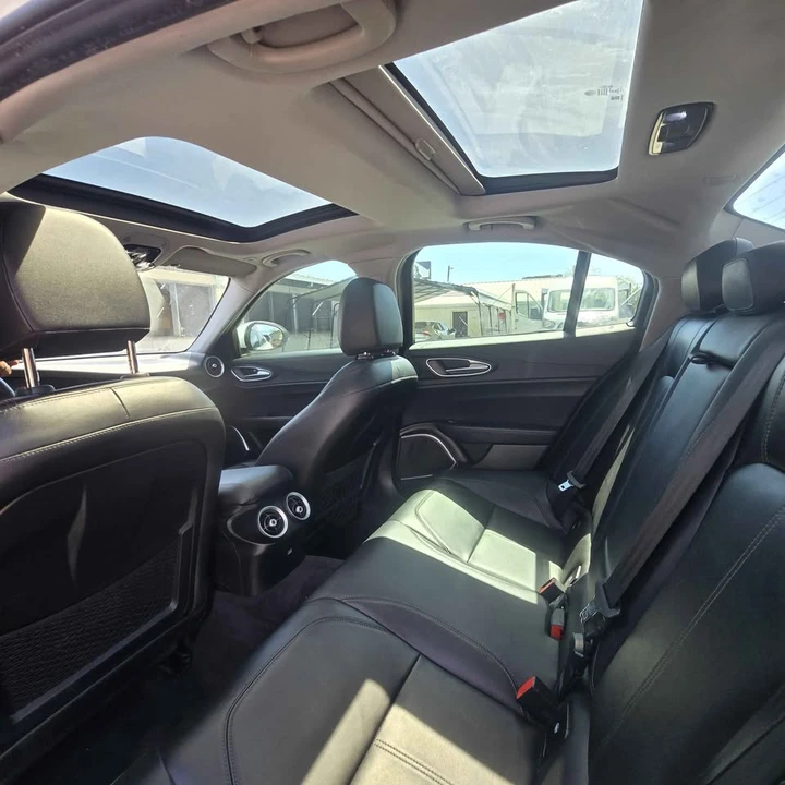 2019 Alfa Romeo Giulia - Image 7 of 15