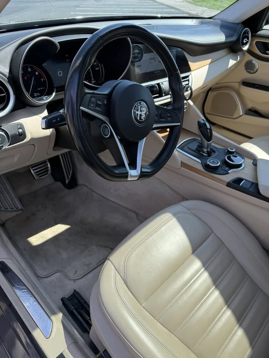 2019 Alfa Romeo Giulia - Image 5 of 8