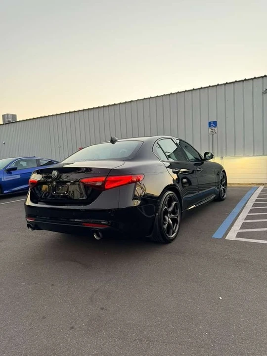 2019 Alfa Romeo Giulia - Image 5 of 15