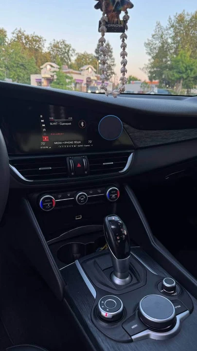 2019 Alfa Romeo Giulia - Image 7 of 14
