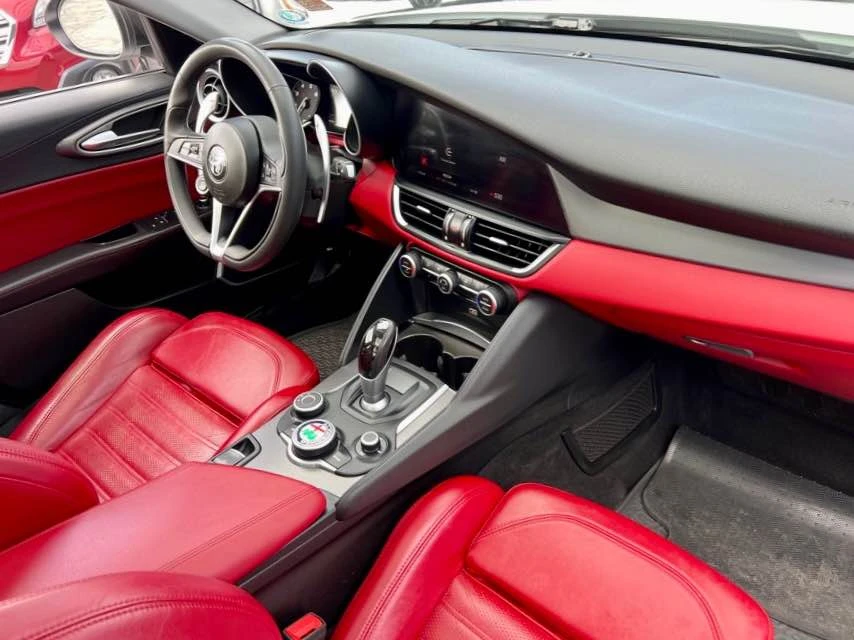 2019 Alfa Romeo Giulia - Image 10 of 13