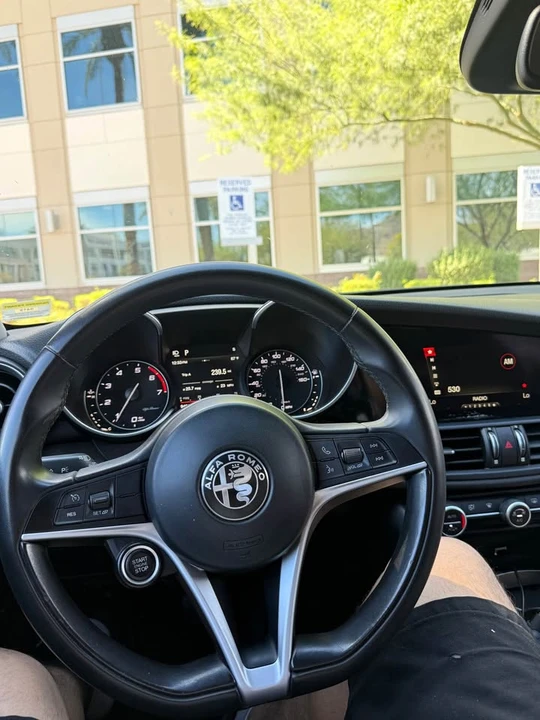 2019 Alfa Romeo Giulia - Image 7 of 8